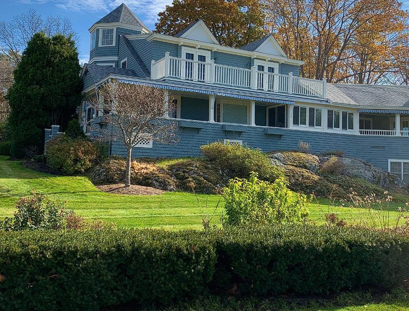 Fall leaf and debris cleanup service